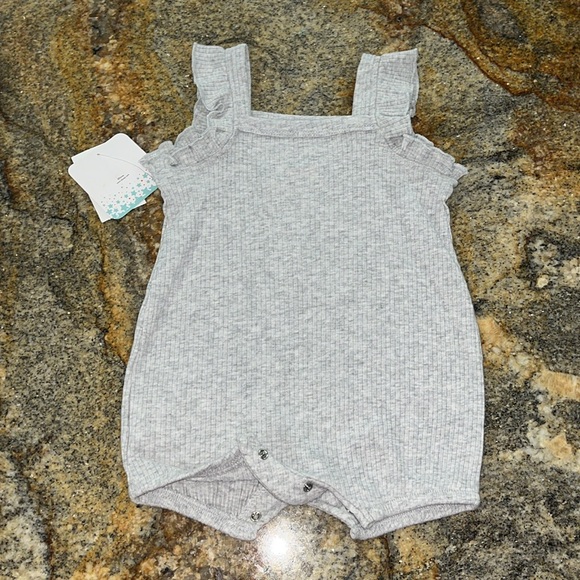 Disney 101 Dalmatian 3pc Romper set, Lion King, chipmunks Chip&Dale - Picture 4 of 10